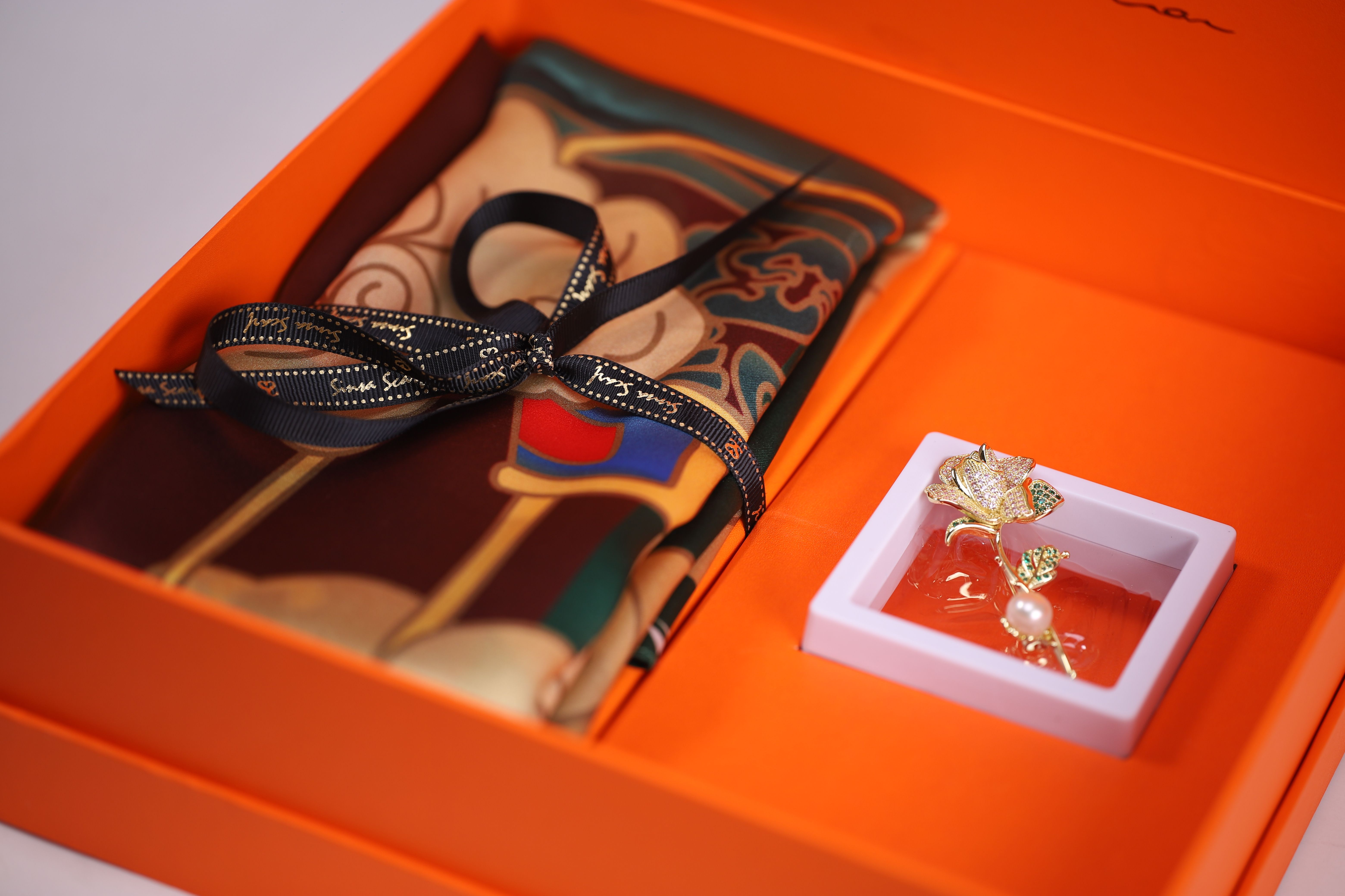 Hebei Bestone Jewelry Showcases Strong In-house R&D with Original Cultural Creative Products Selected for the 2025 Shijiazhuang Premium Products Directory