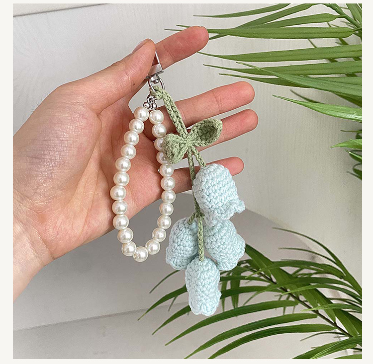 Crochet Lily of the Valley Keychain with 8mm Pearl Chain – Handmade 4 Flowers Bag Charm for Gifts