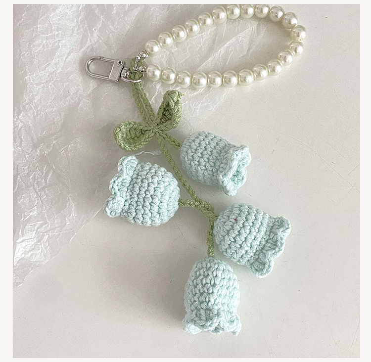 Crochet Lily of the Valley Keychain with 8mm Pearl Chain – Handmade 4 Flowers Bag Charm for Gifts