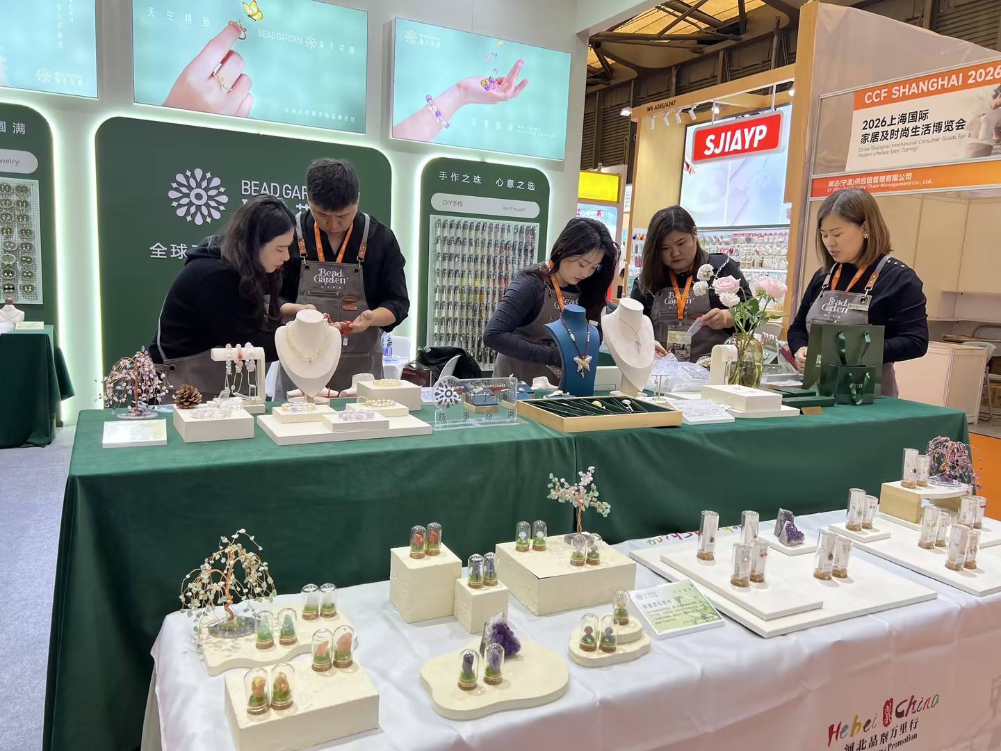 BEAD GARDEN Showcases Natural Bead Jewelry