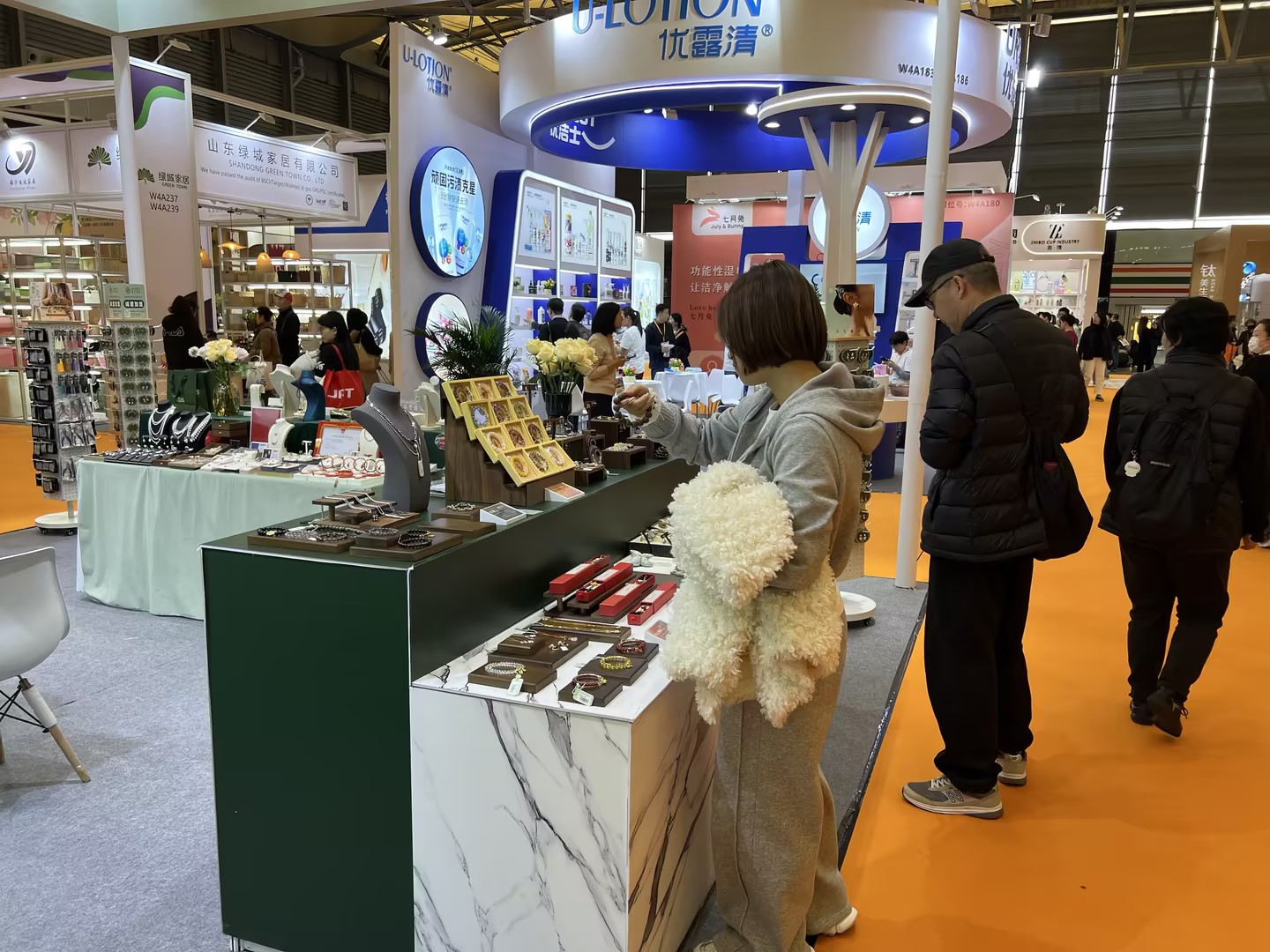 BEAD GARDEN Showcases Natural Bead Jewelry